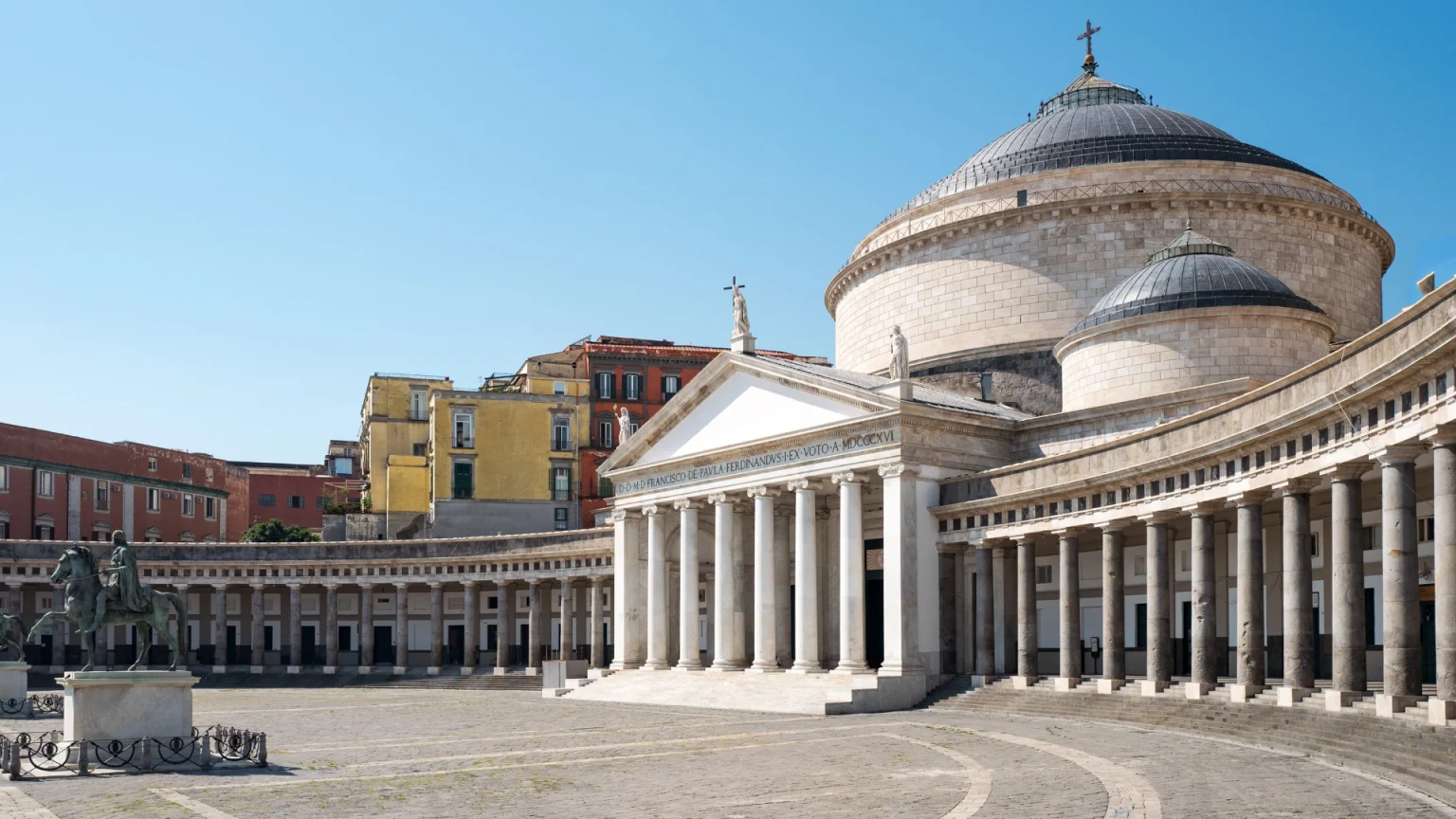 Cosa vedere a Napoli: Piazza del Plebiscito