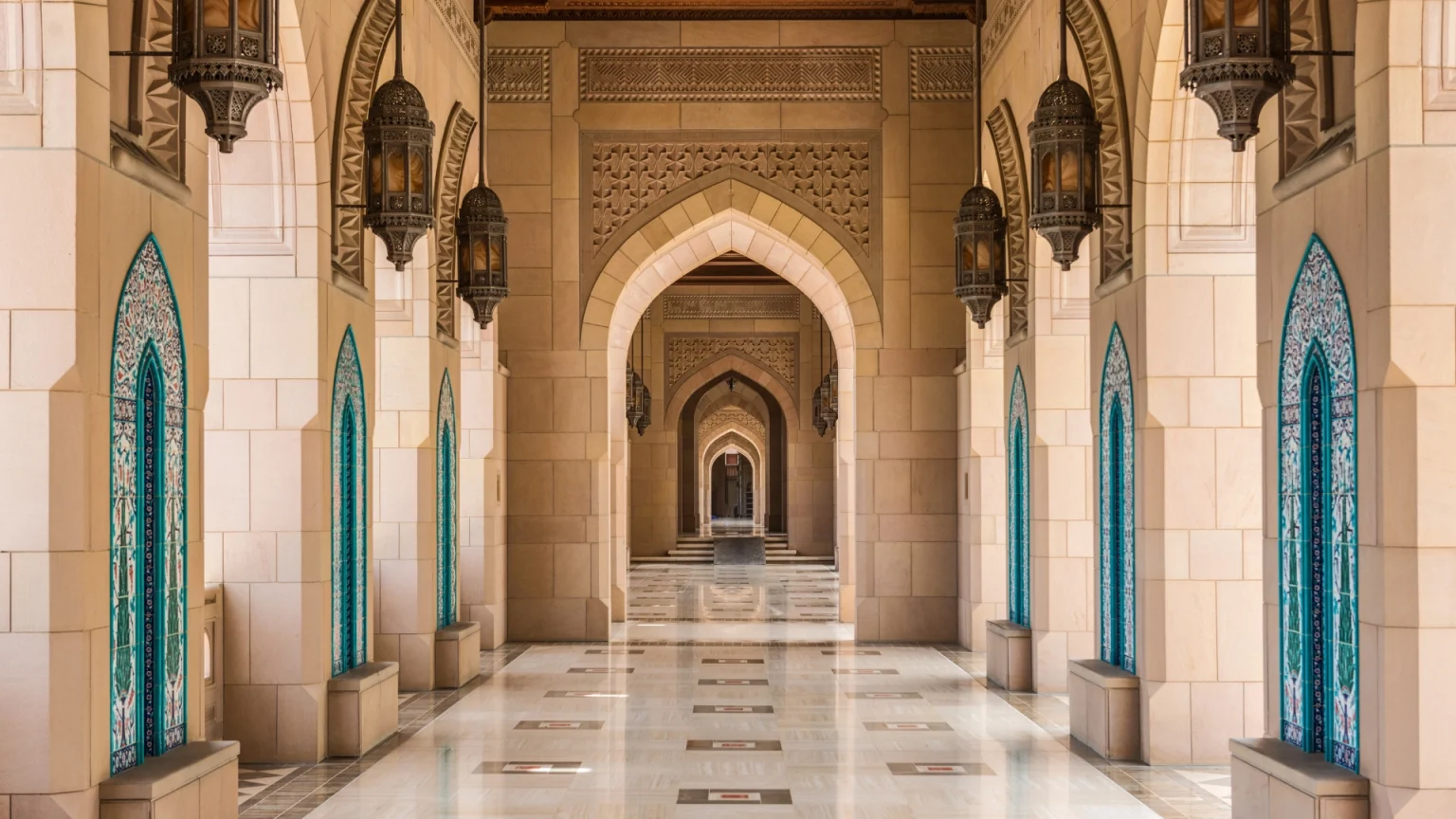 Cosa vedere in viaggio organizzato in Oman: Moschea Grande di Muscat - Ovet Viaggi